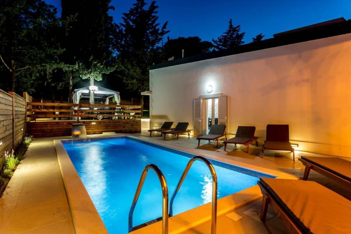 Villa Bila Vila Split - Where Life Meets Luxury & Nature מראה חיצוני תמונה