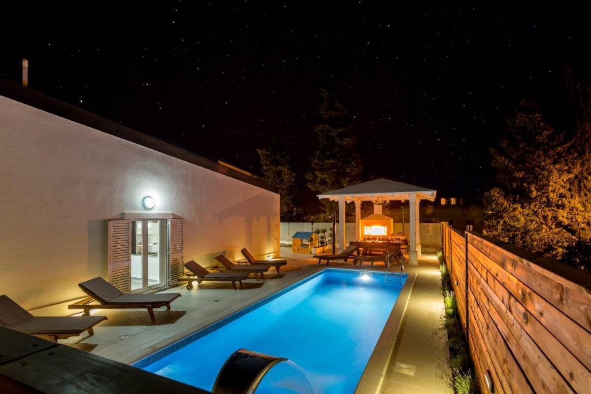 Villa Bila Vila Split - Where Life Meets Luxury & Nature מראה חיצוני תמונה